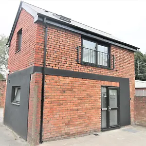 Apartment The Coach House - Free Private Parking - By Promise, Cardiff